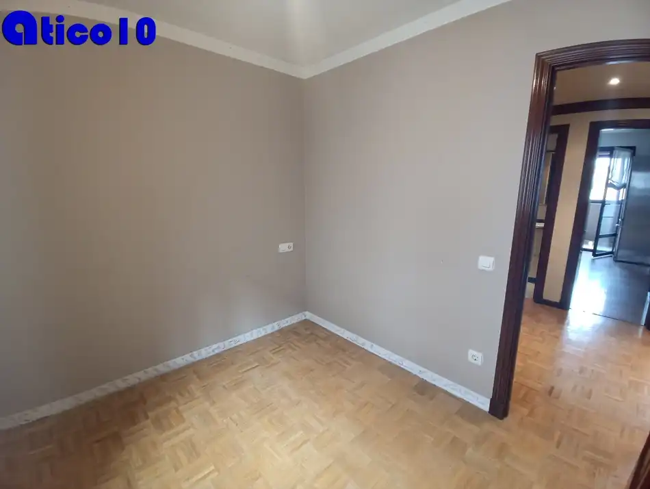 Flat for sale in Calle Doctor Antonio Bascarán Asúnsolo, Cerdeño - El Palais - Mercadín