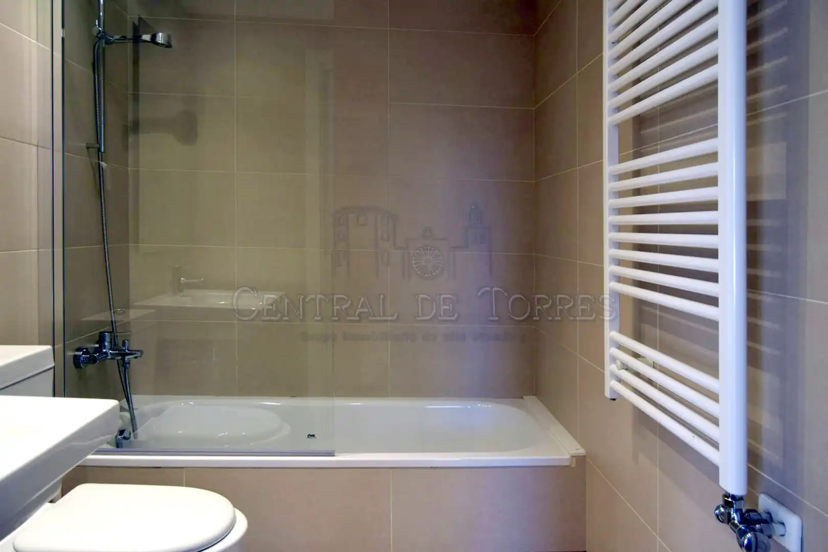 Bathroom of Ground floor for sale in Sant Cugat del Vallès  with Air Conditioner, Heating and Private garden
