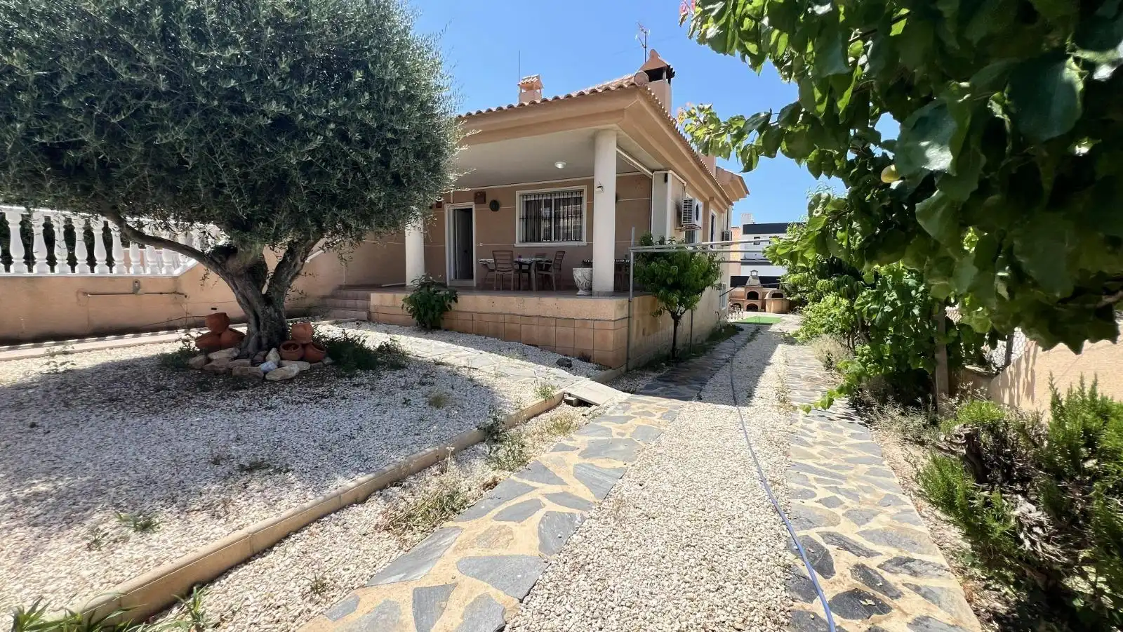 Vista exterior de Casa adosada en venta en Torrevieja con Aire acondicionado, Jardín privado y Terraza