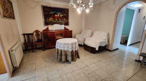 Casa esquinera con mucha luz muy grande .