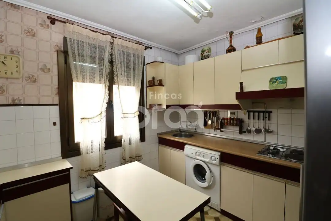 Kitchen of Flat for sale in Santurtzi   with Heating and Furnished