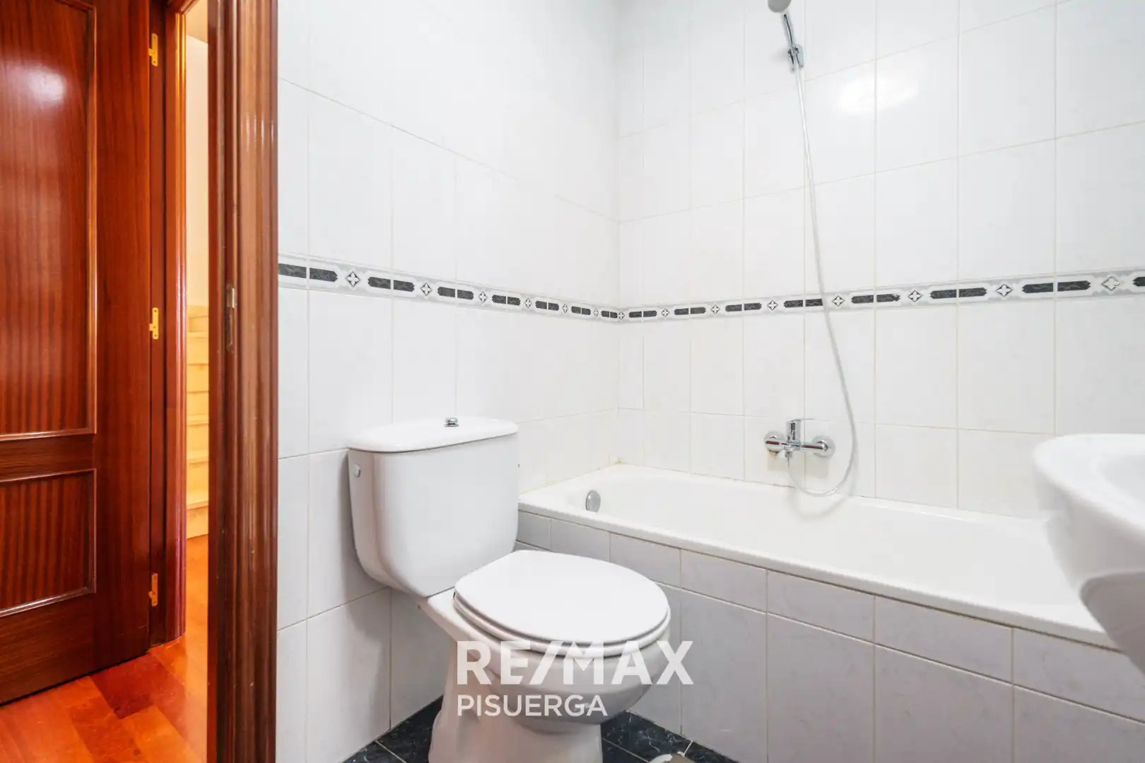 Bany de Casa o xalet en venda en Fuensaldaña amb Jardí privat i Traster