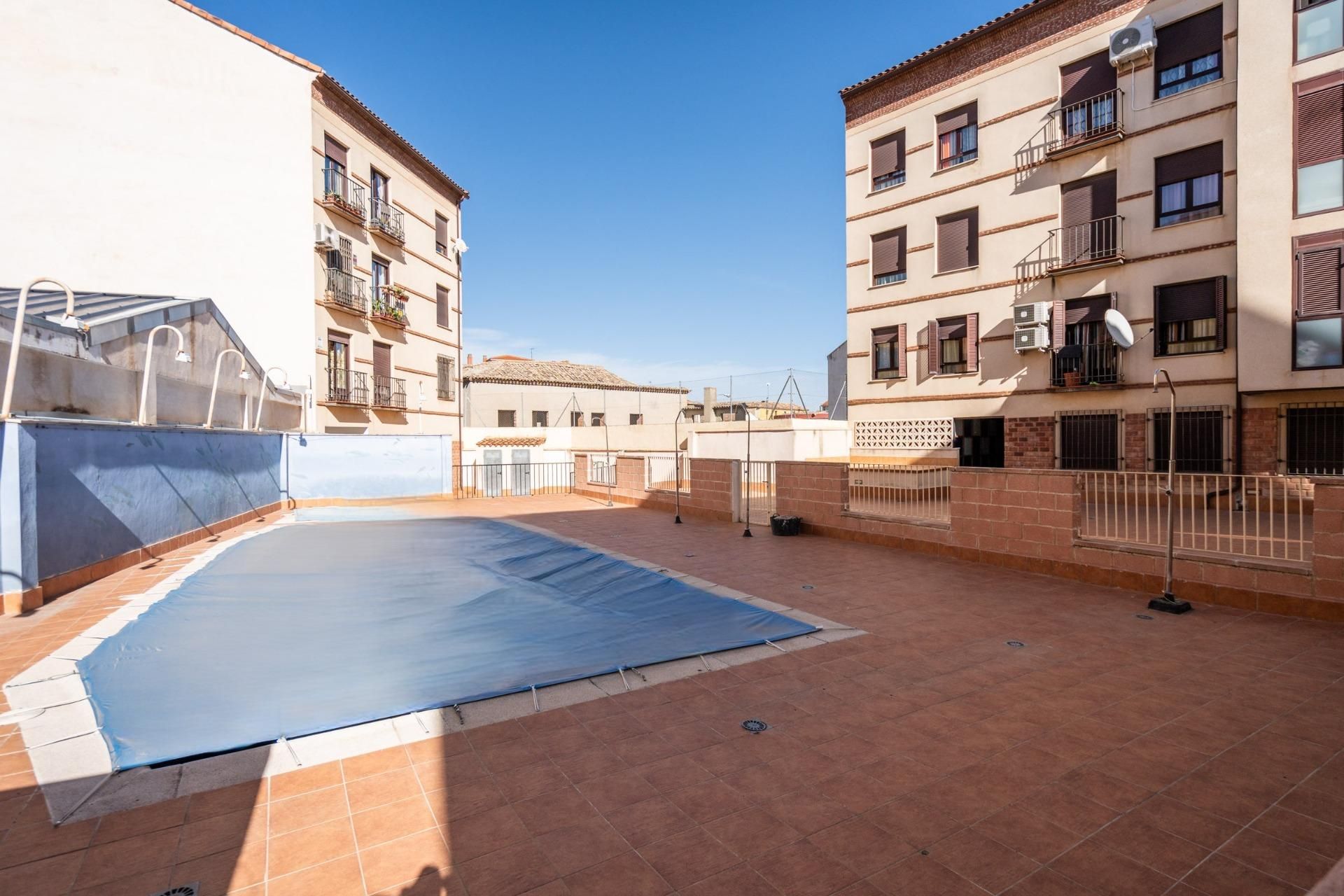 Swimming pool of Planta baja for sale in Ocaña  with Air Conditioner, Heating and Community pool