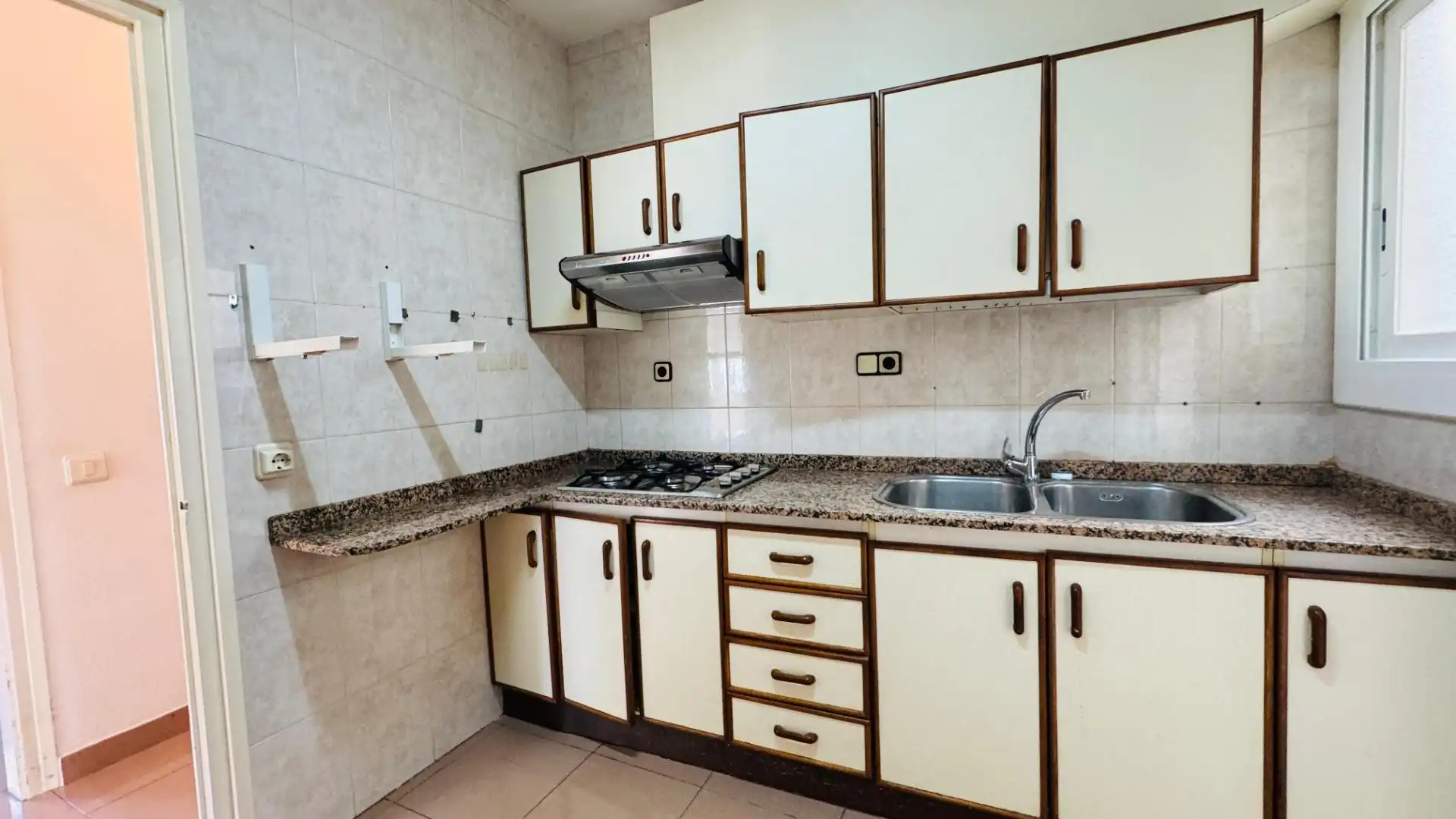 Kitchen of Flat for sale in Vilafranca del Penedès  with Heating, Balcony and Alarm