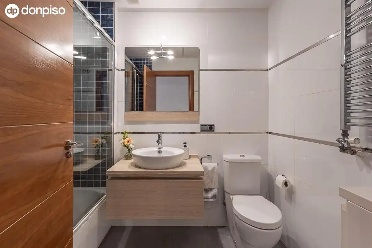 Bathroom of Detached homes for sale in Granada