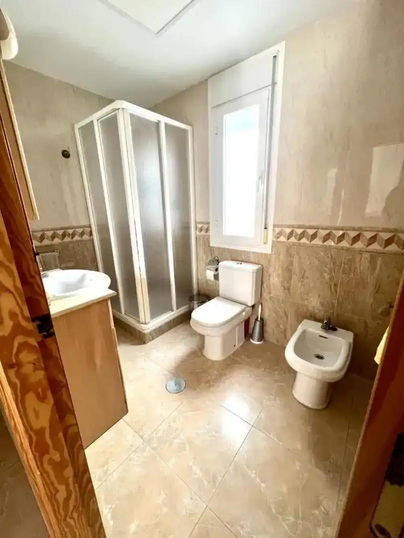 Baño de Piso en venta en Ugíjar con Aire acondicionado, Trastero y Amueblado