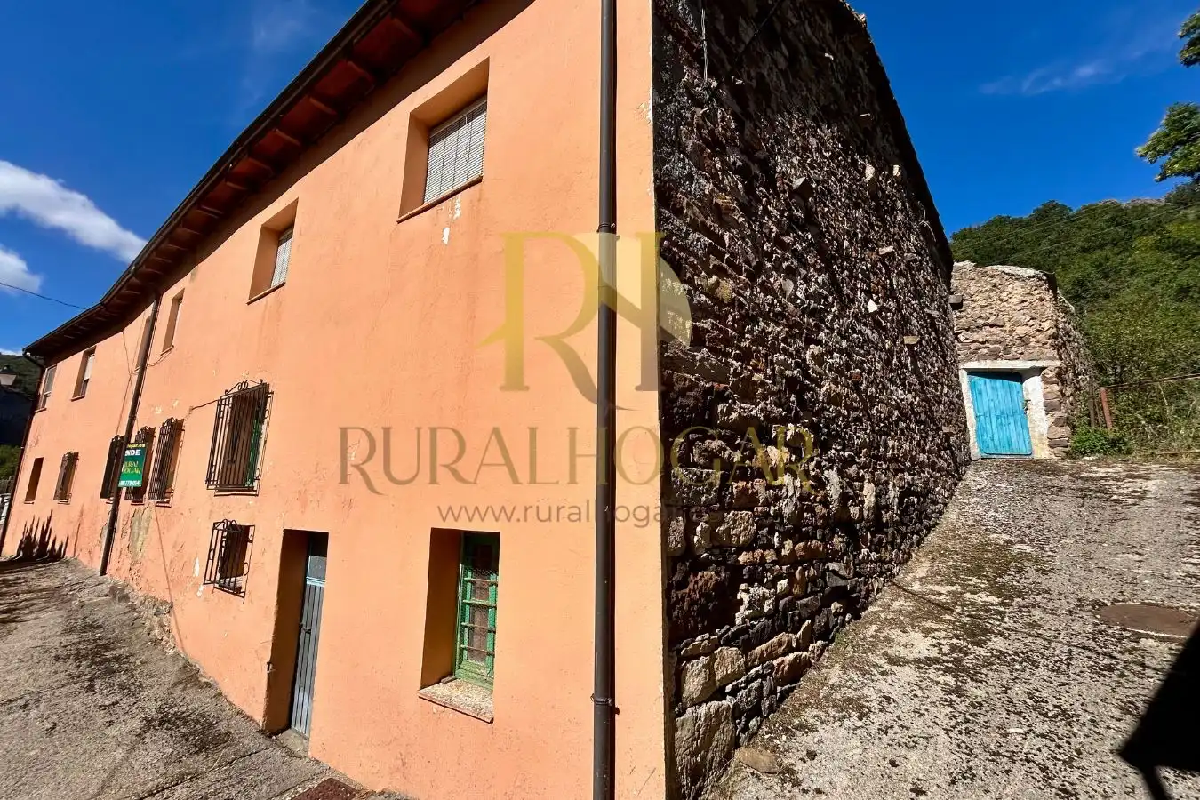 Exterior view of Houses for sale in Cármenes