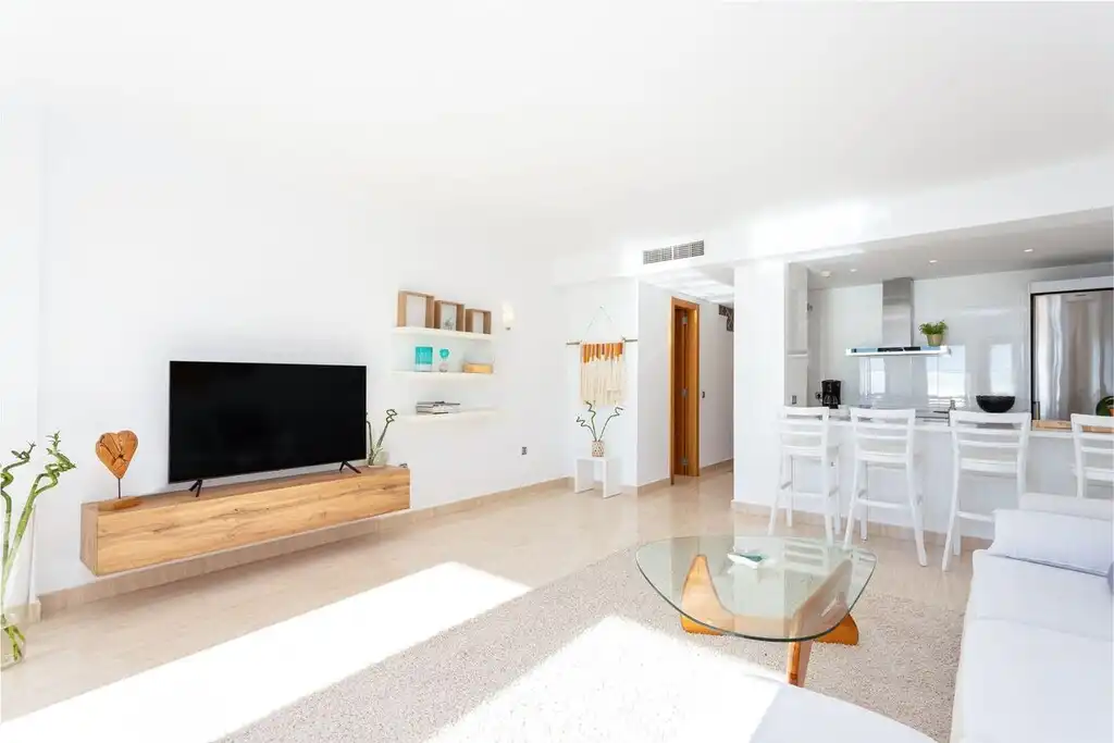 Sala d'estar de Dúplex en venda en Benalmádena amb Aire condicionat, Terrassa i Moblat