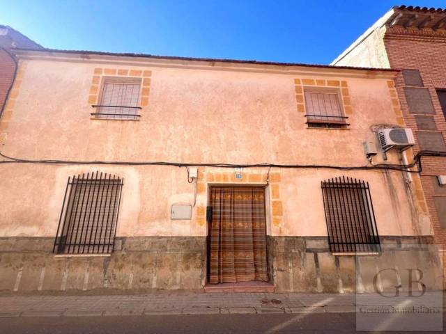 Casa-chalet en Venta en Circo Romano en Consuegra