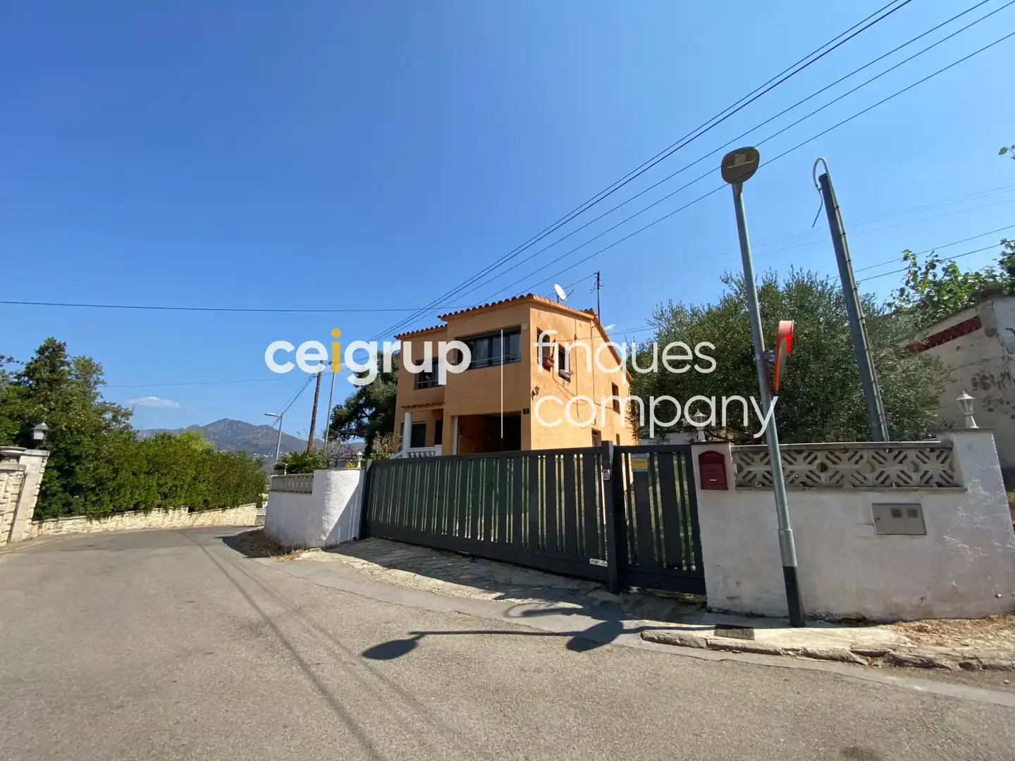 Vista exterior de Casa o xalet en venda en Roses amb Calefacció, Terrassa i Traster