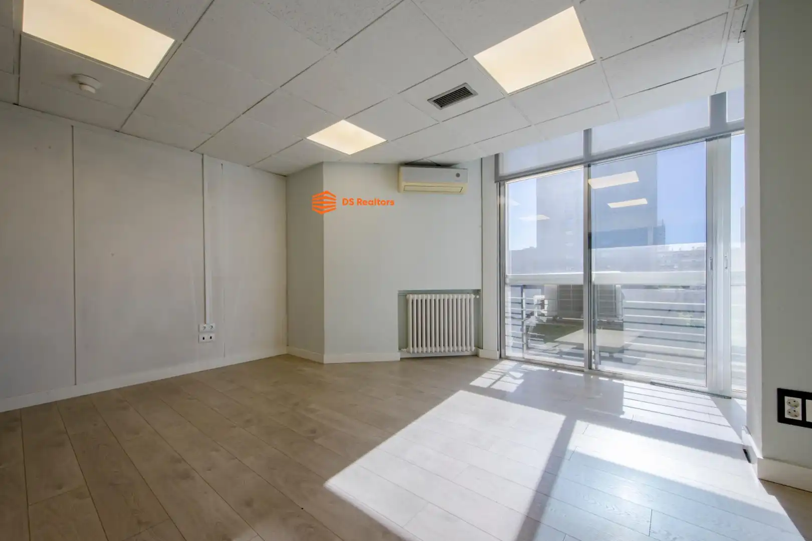 Flat for sale in Madrid  with Air Conditioner and Heating