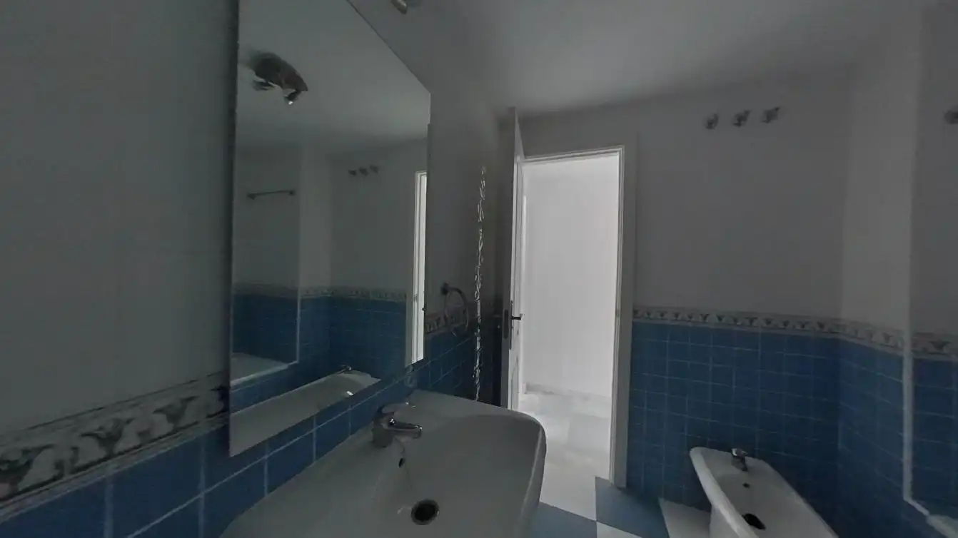 Bathroom of Flat for sale in Marbella  with Storage room and Swimming Pool