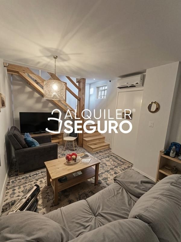 Living room of Flat for rent in  Granada Capital  with Air Conditioner and Furnished