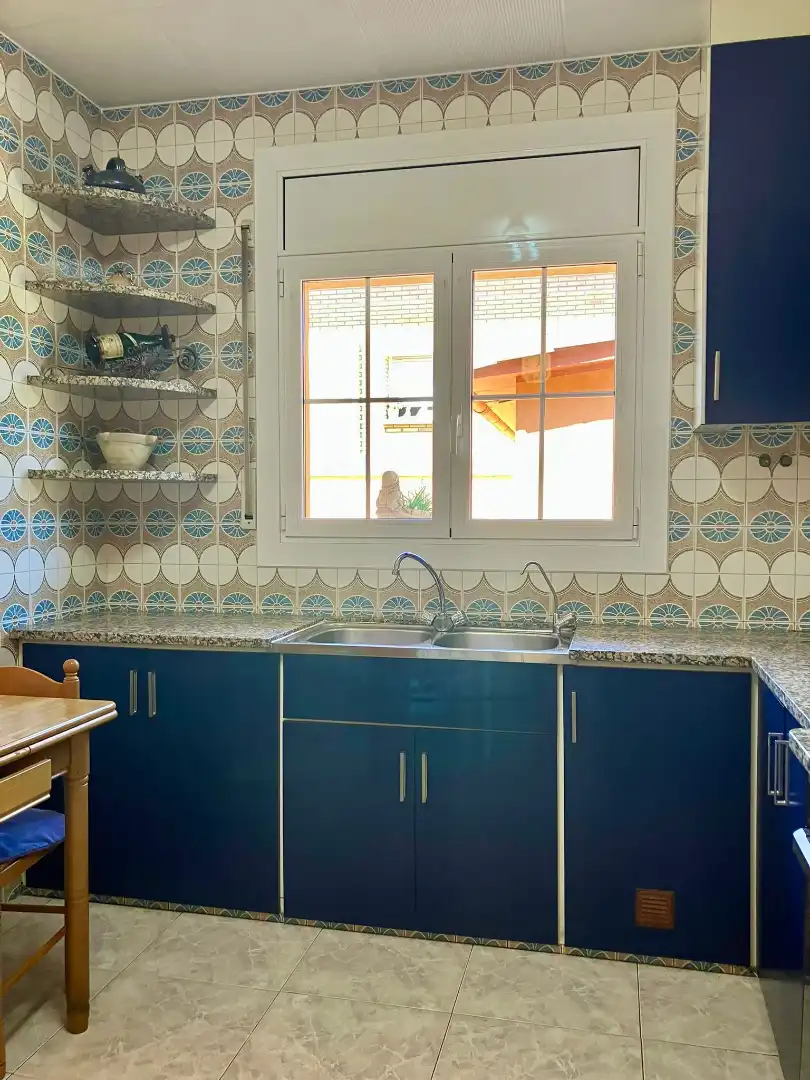 Cuina de Casa o xalet en venda en Olot amb Calefacció, Terrassa i Balcó