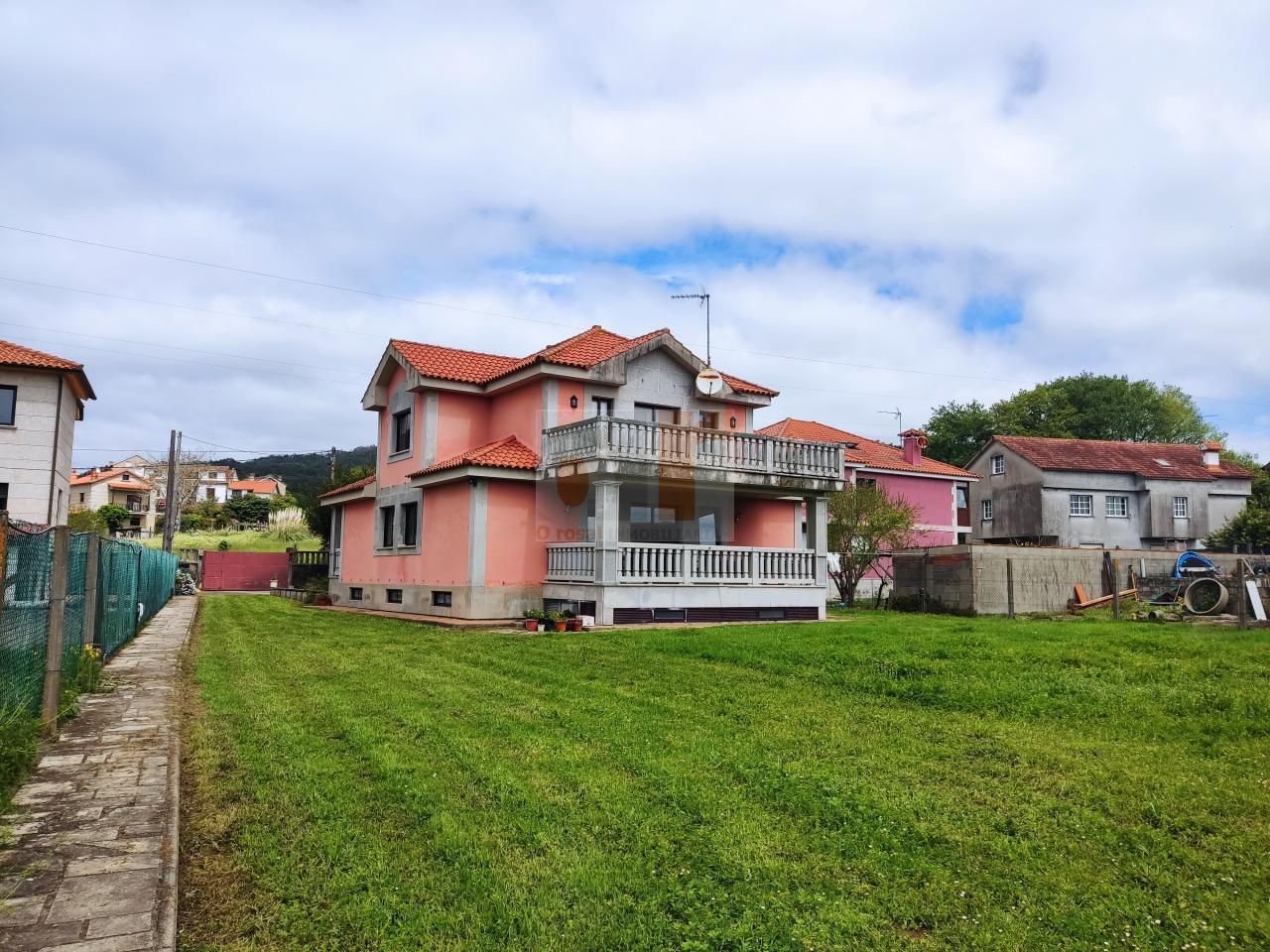 Vista exterior de Casa o xalet en venda en Cangas  amb Calefacció i Jardí privat