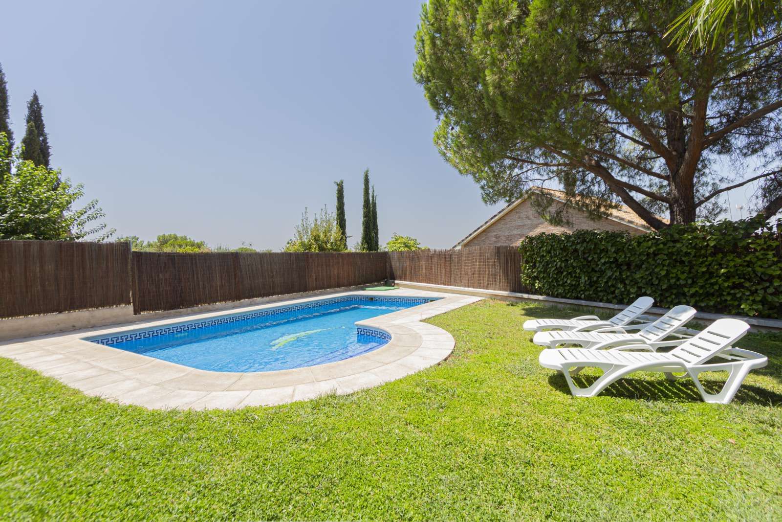 Jardí de Estudi per a compartir en Sevilla la Nueva amb Aire condicionat i Terrassa