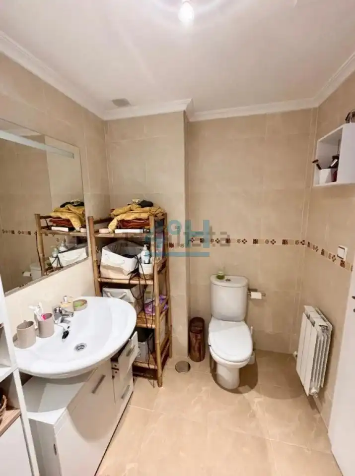 Bathroom of Flat for sale in Ourense Capital   with Heating and Balcony