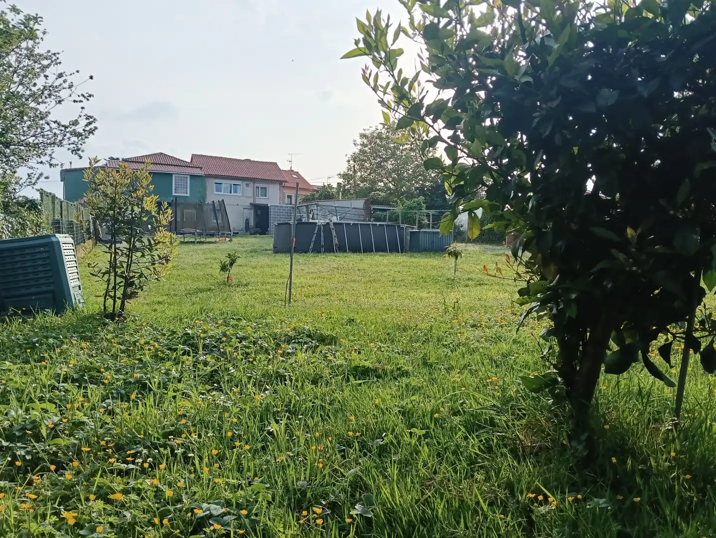 Casa adosada en venta en Bergondo con Calefacción, Jardín privado y Trastero