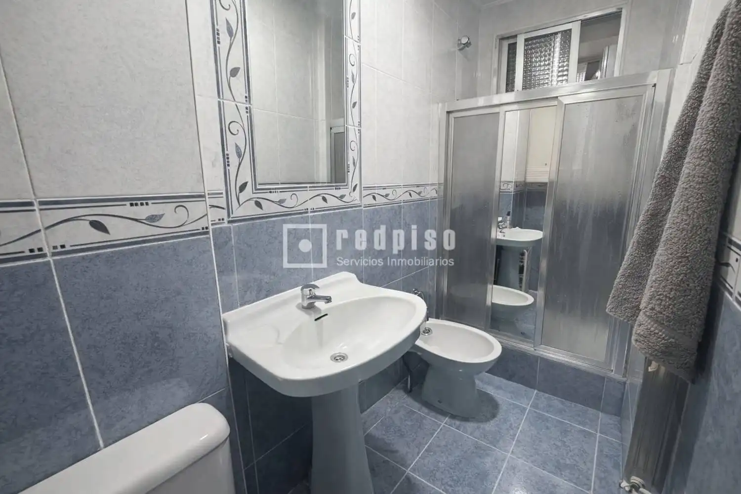 Baño de Piso en venta en Madrid con Calefacción, Terraza y Trastero