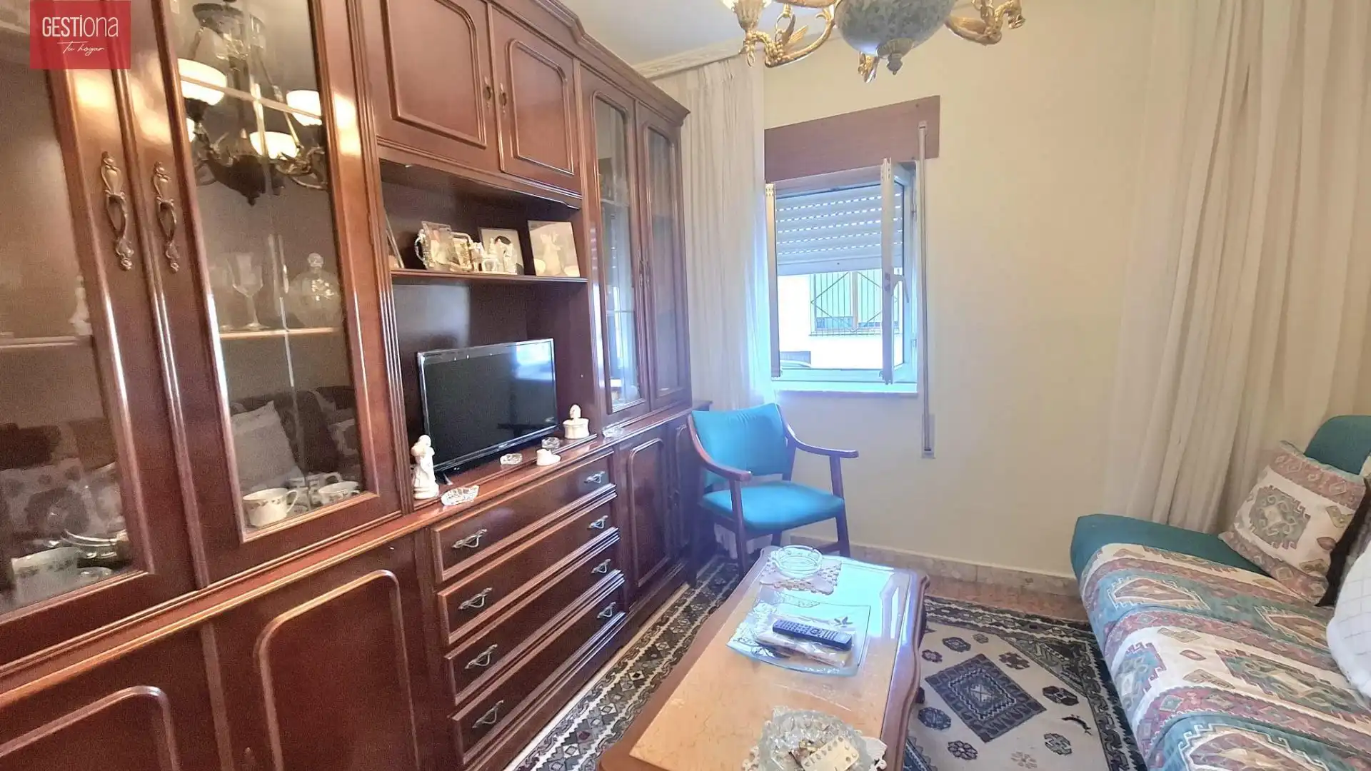 Sala de estar de Piso en venta en Los Corrales de Buelna  con Calefacción, Trastero y Amueblado