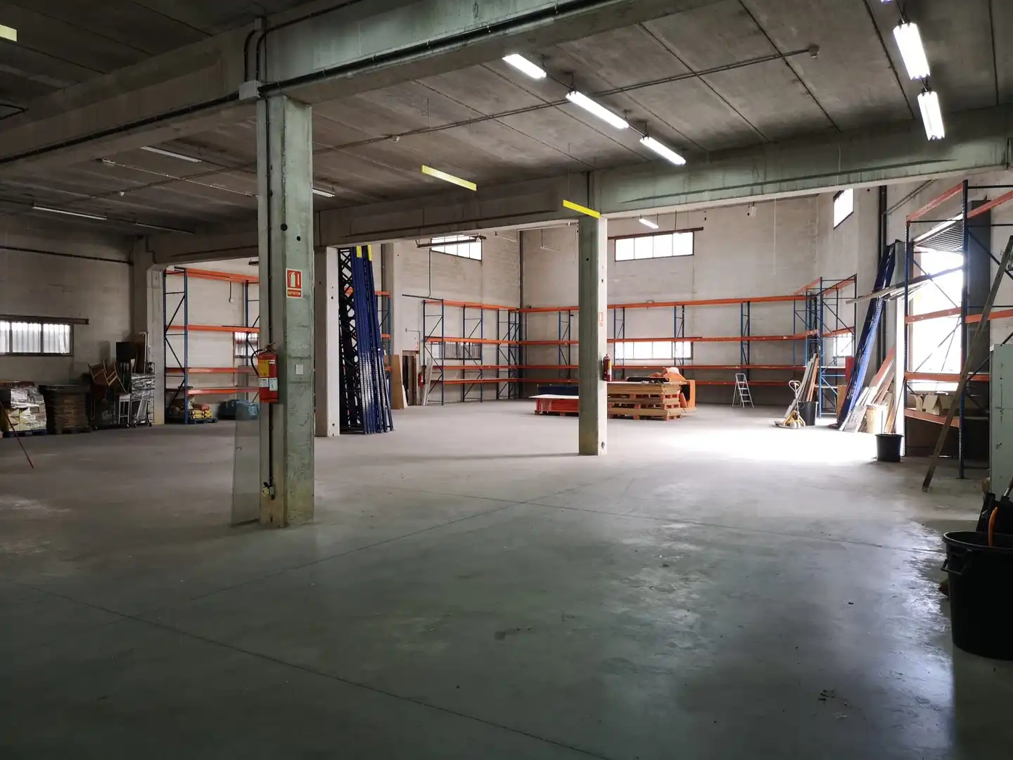 Nau industrial en venda a Santa Maria - Terra Nostra