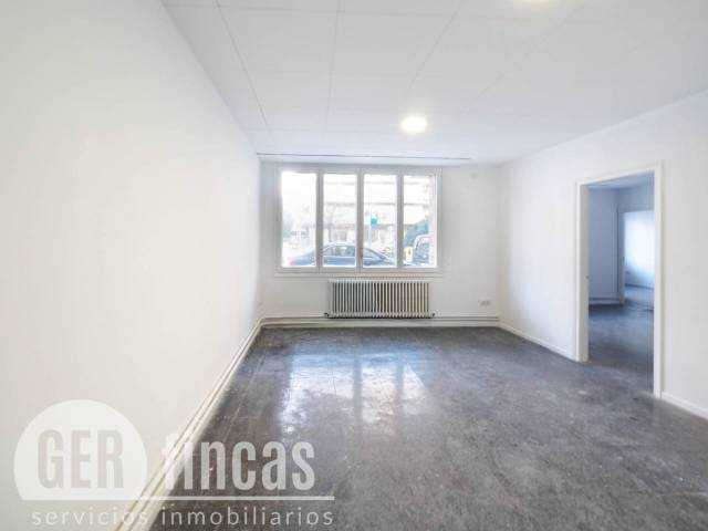 Local comercial en Alquiler en Plaza Josep Freixa i Argemí en Ca n'Aurell