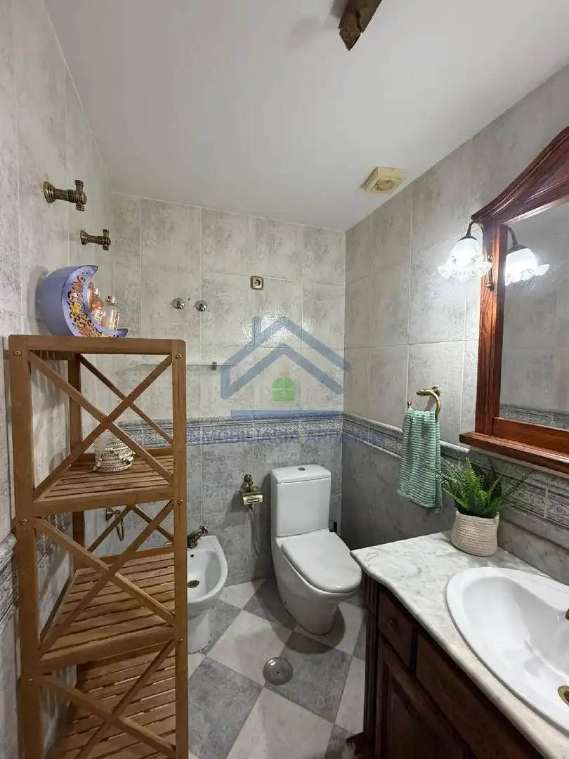 Badezimmer von Wohnung zum Verkauf in Cenes de la Vega mit Klimaanlage, Heizung und Terrasse