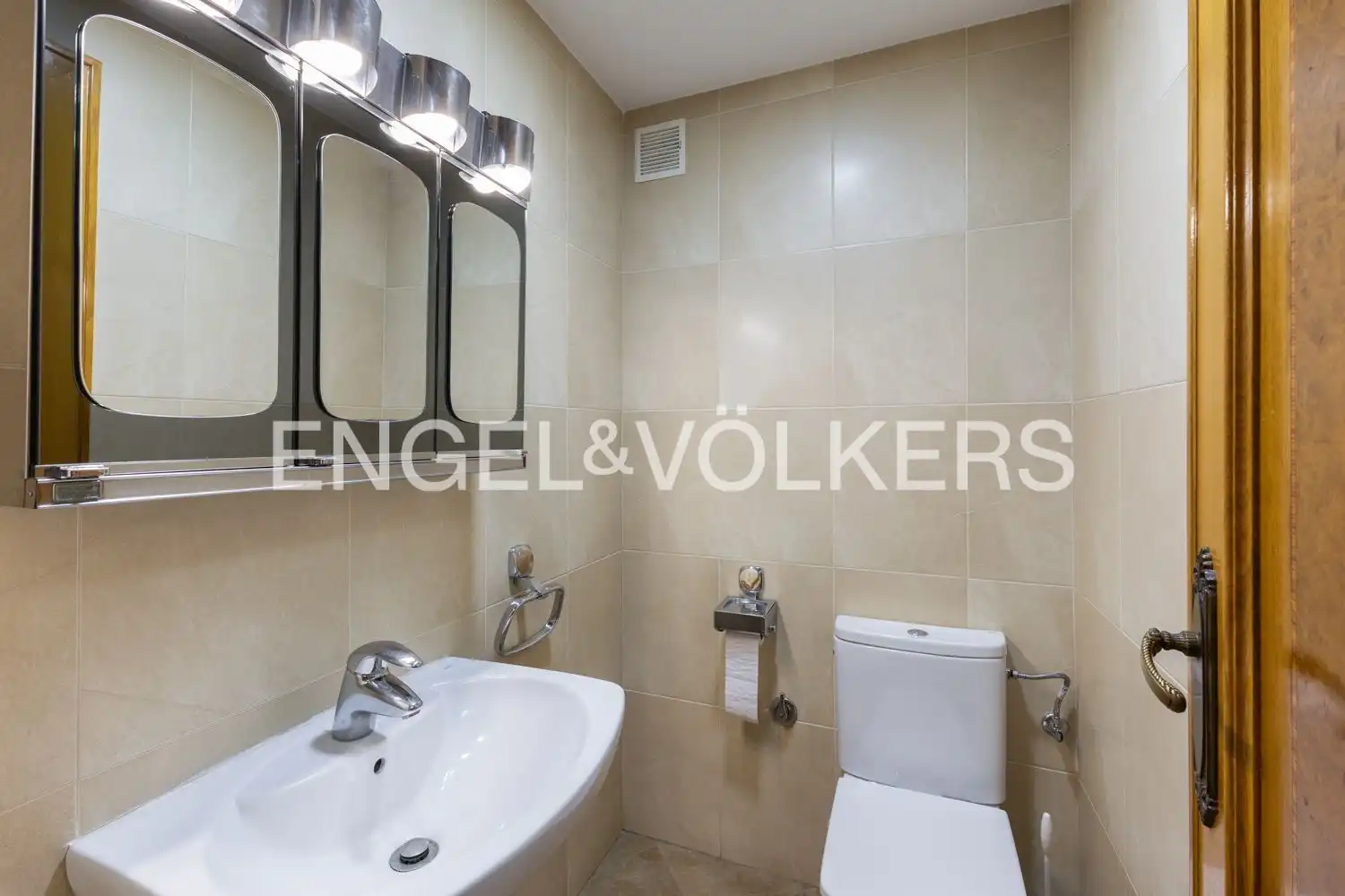 Baño de Piso de alquiler en Valencia con Aire acondicionado, Calefacción y Terraza