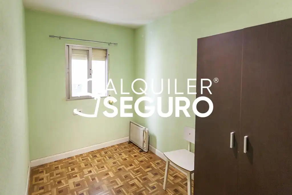 Habitación de Piso de alquiler en Madrid con Calefacción, Terraza y Amueblado