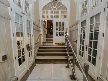 Ground floor with lift for sale in Calle del Marqués de Urquijo