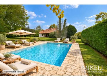 Chalet con piscina en venta en Calle Baranda