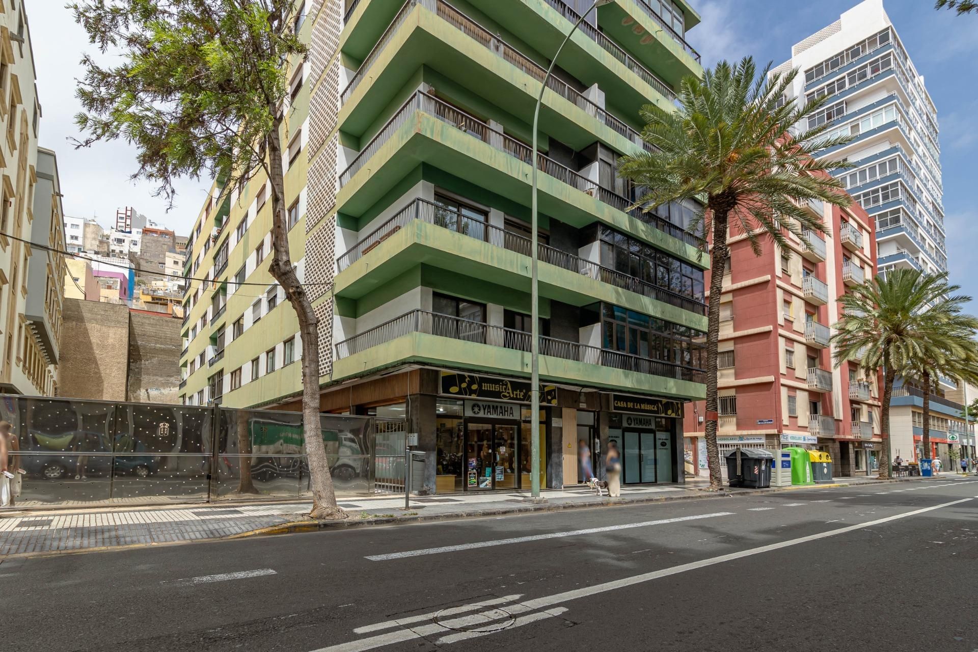 Exterior view of Premises for sale in Las Palmas de Gran Canaria  with Air Conditioner and Furnished
