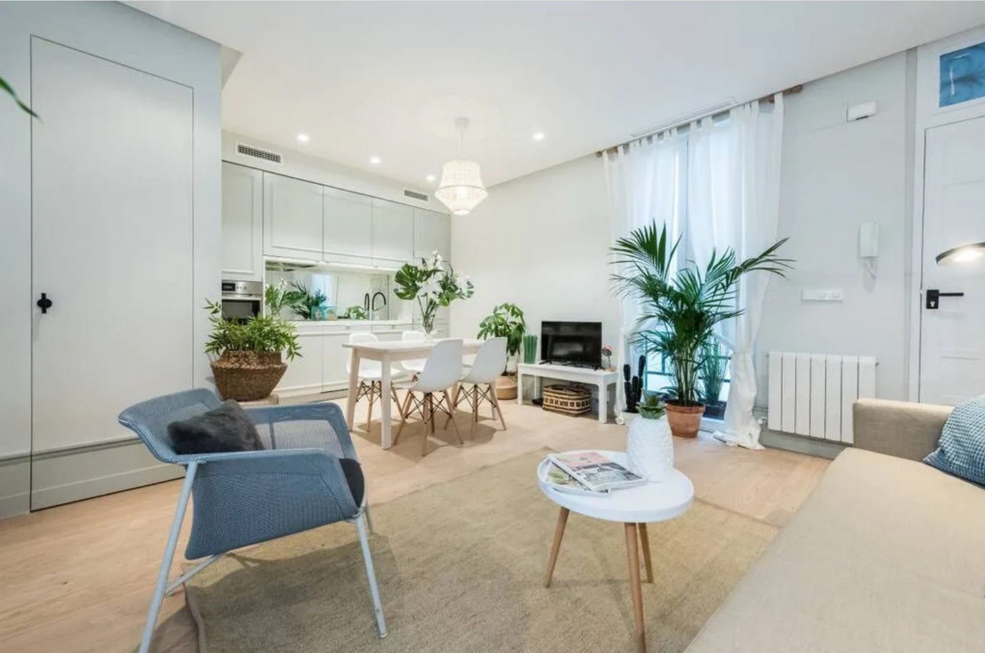 Sala d'estar de Pis de lloguer en Vélez-Málaga amb Aire condicionat, Moblat i TV