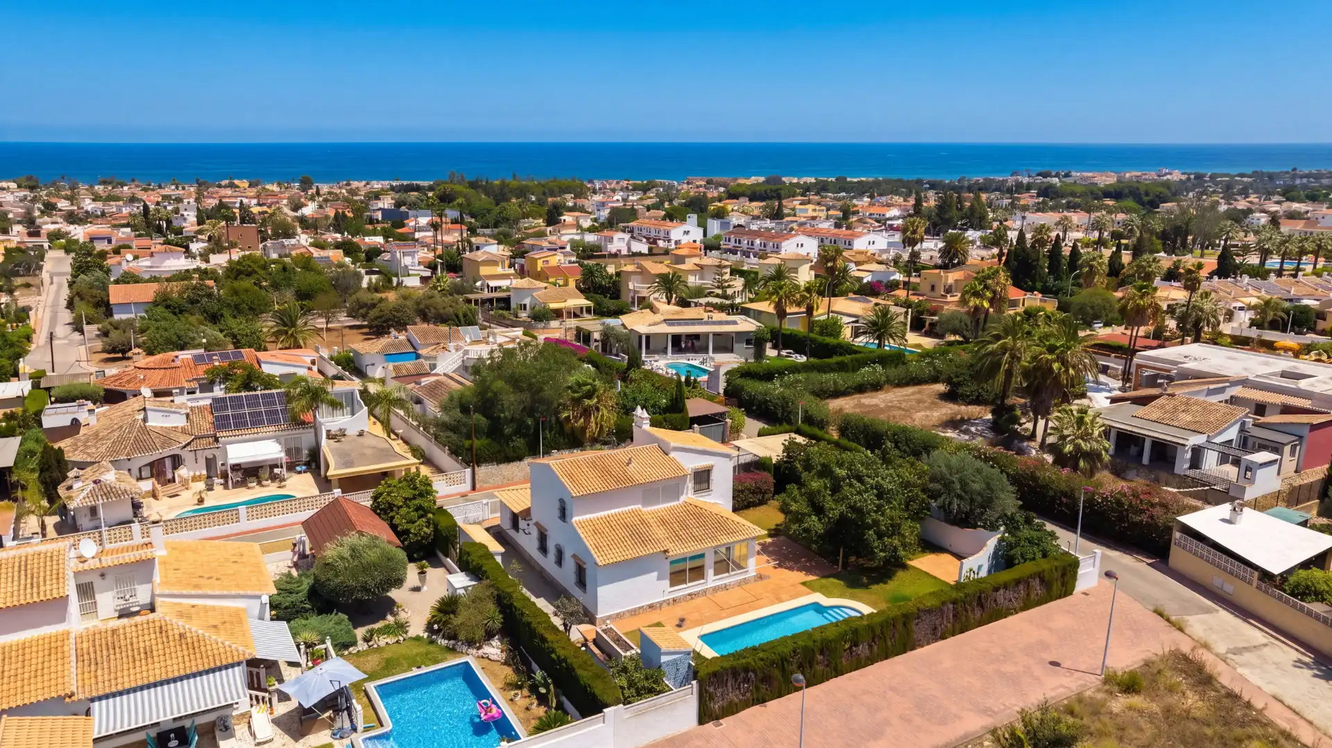 Vista exterior de Casa o xalet de lloguer en Els Poblets amb Aire condicionat, Jardí privat i Terrassa