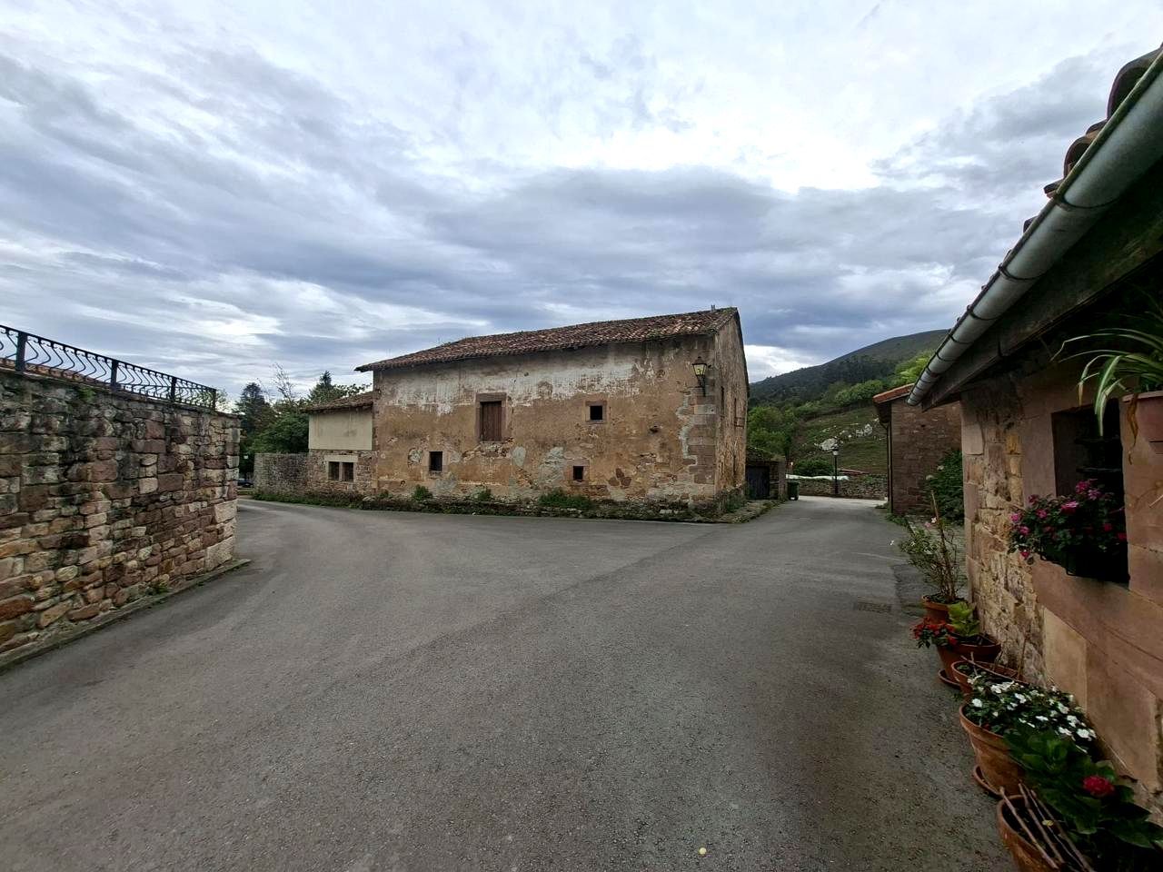 Vista exterior de Finca rústica en venta en Cabezón de la Sal con Calefacción, Jardín privado y Terraza