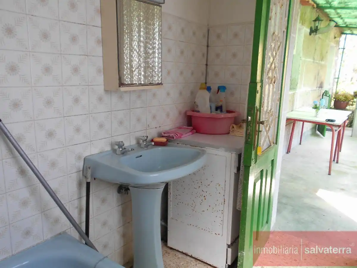 Bany de Casa o xalet en venda en Covelo amb Terrassa