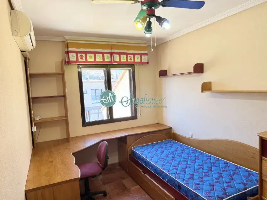 Habitación de Casa o chalet de alquiler en Valverde del Majano con Calefacción, Terraza y Balcón