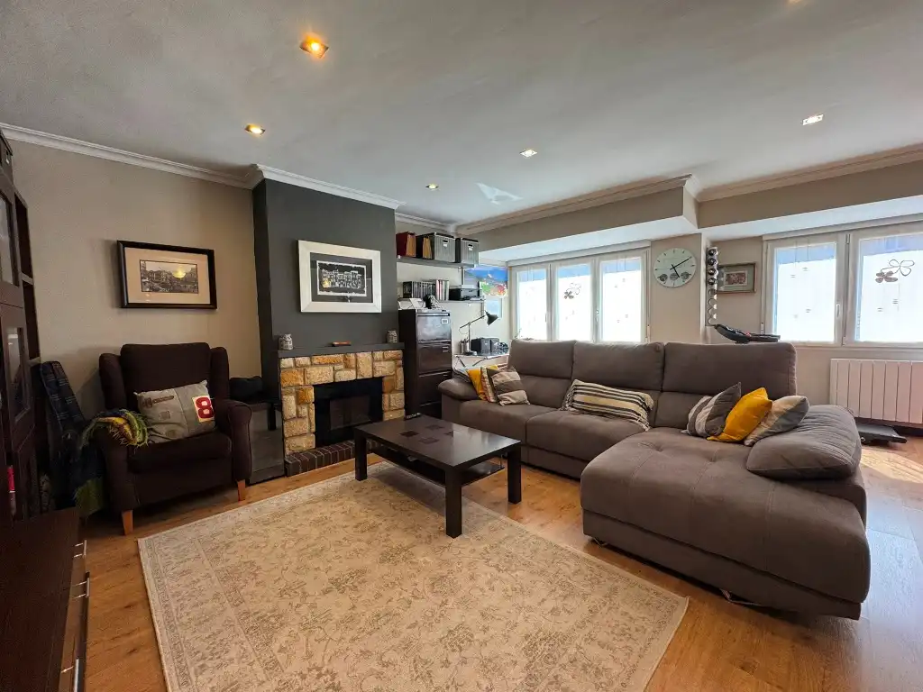Sala de estar de Piso en venta en Gijón  con Calefacción, Parquet y Horno