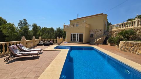 INMEJORABLE CASA EN VENTA DE 4 HABITACIONES EN LA NUCIA