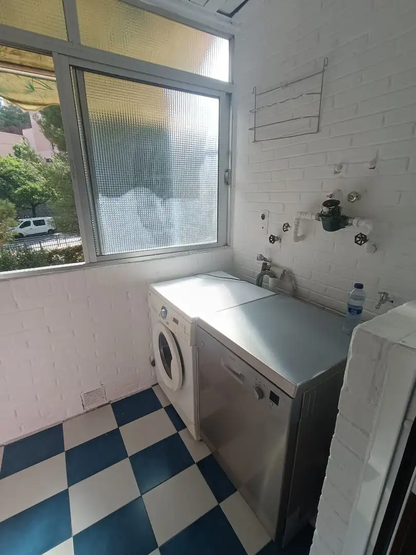 Baño de Piso de alquiler en Granada con Aire acondicionado, Calefacción y Amueblado