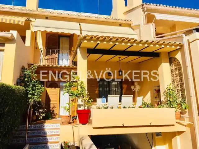 Exterior view of Detached homes for rent in Paterna  with Heating, Private garden and Terrace