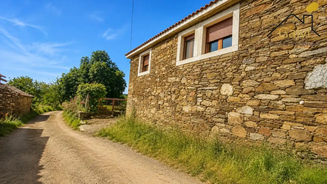 Vista exterior de Finca rústica en venda en O Saviñao  amb Traster i Moblat