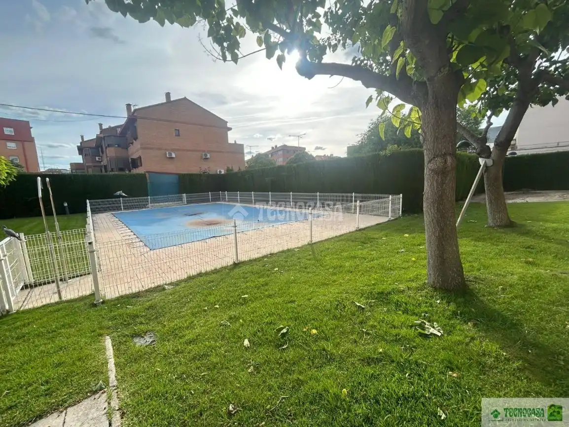 Parking de Piso en venta en Ciudad Real con Aire acondicionado, Calefacción y Piscina comunitaria