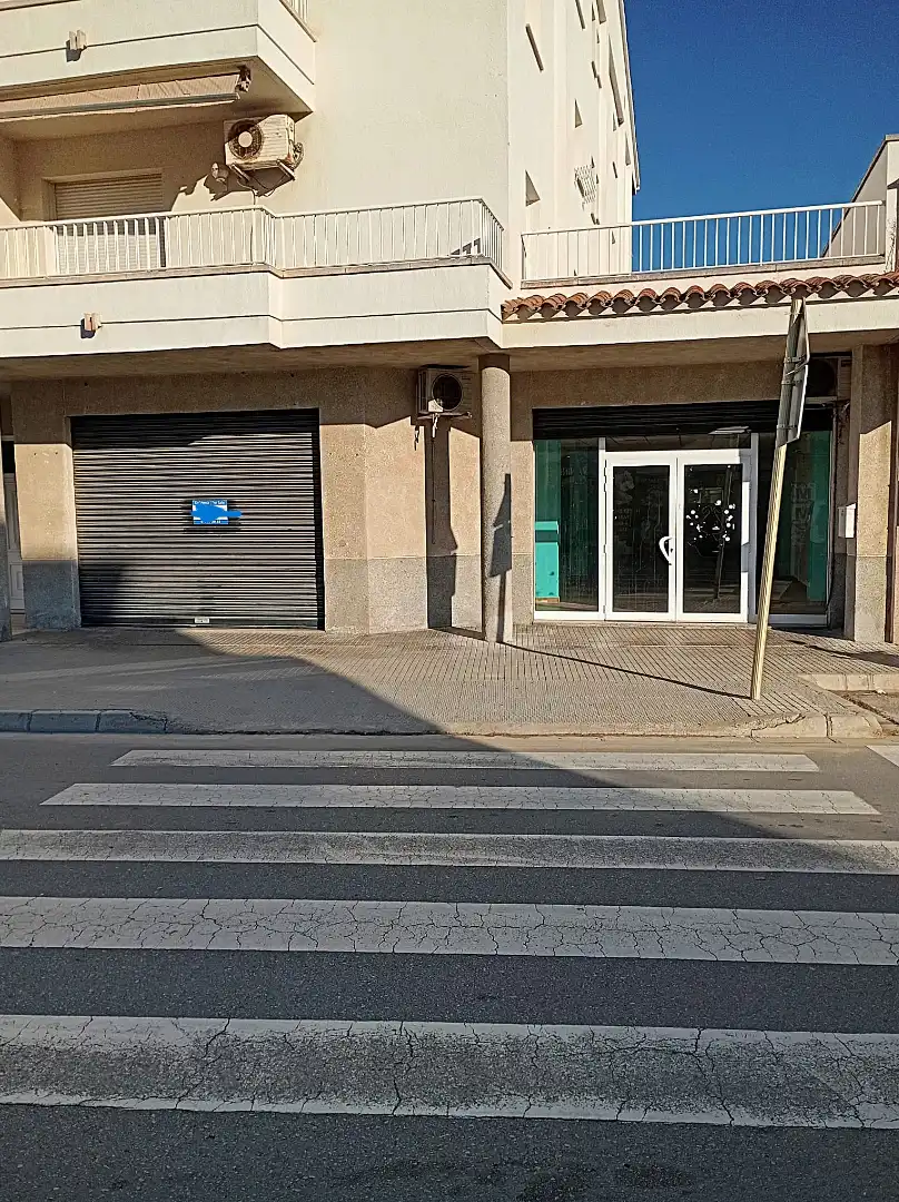 Commercial properties for sale in L'Escala  with Air Conditioner