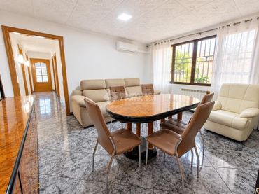 Casa aparellada en venda a Creu de Barberà - Sector Sud