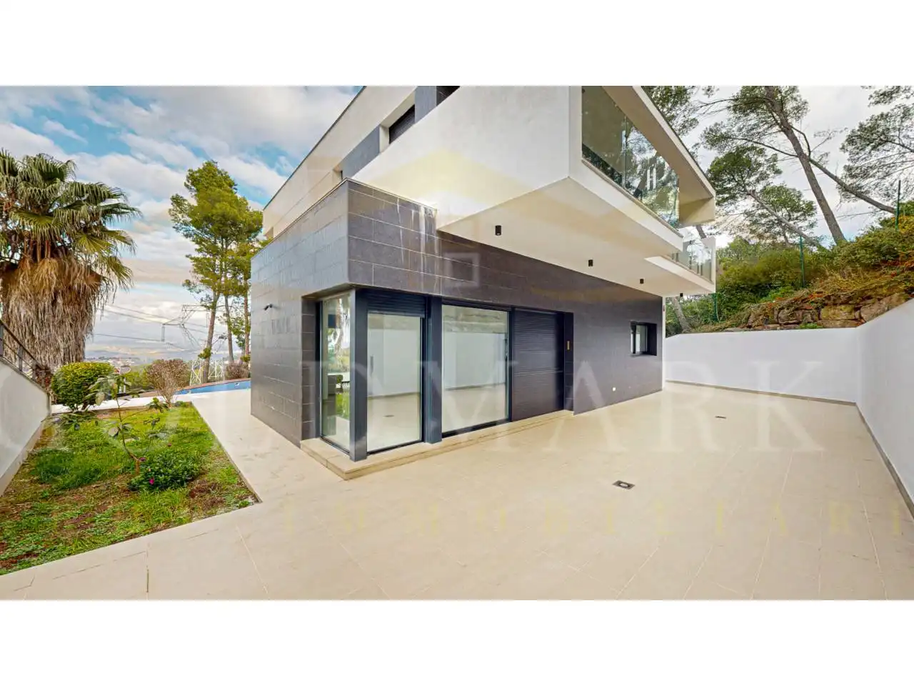 Vista exterior de Casa o xalet en venda en Corbera de Llobregat amb Aire condicionat, Calefacció i Jardí privat