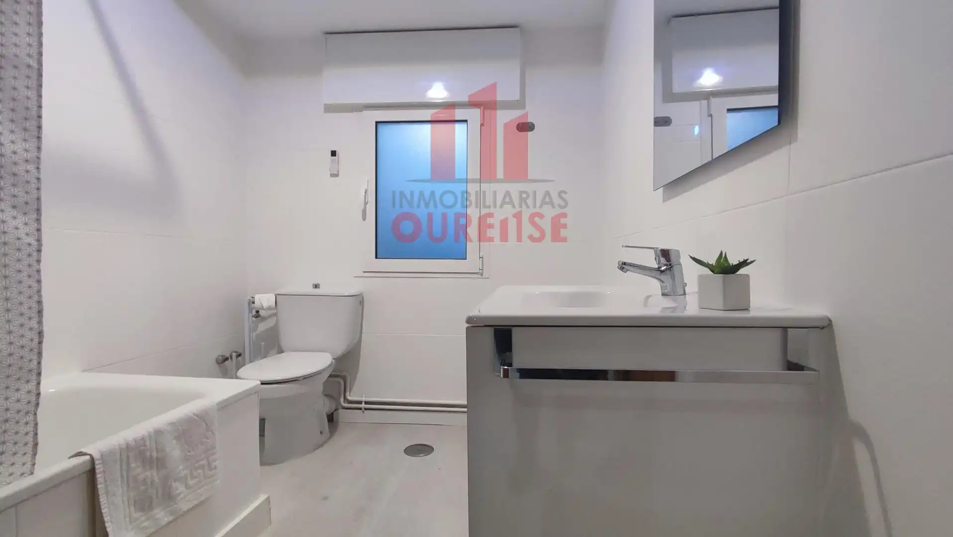 Bany de Casa o xalet de lloguer en Toén amb Moblat i Balcó