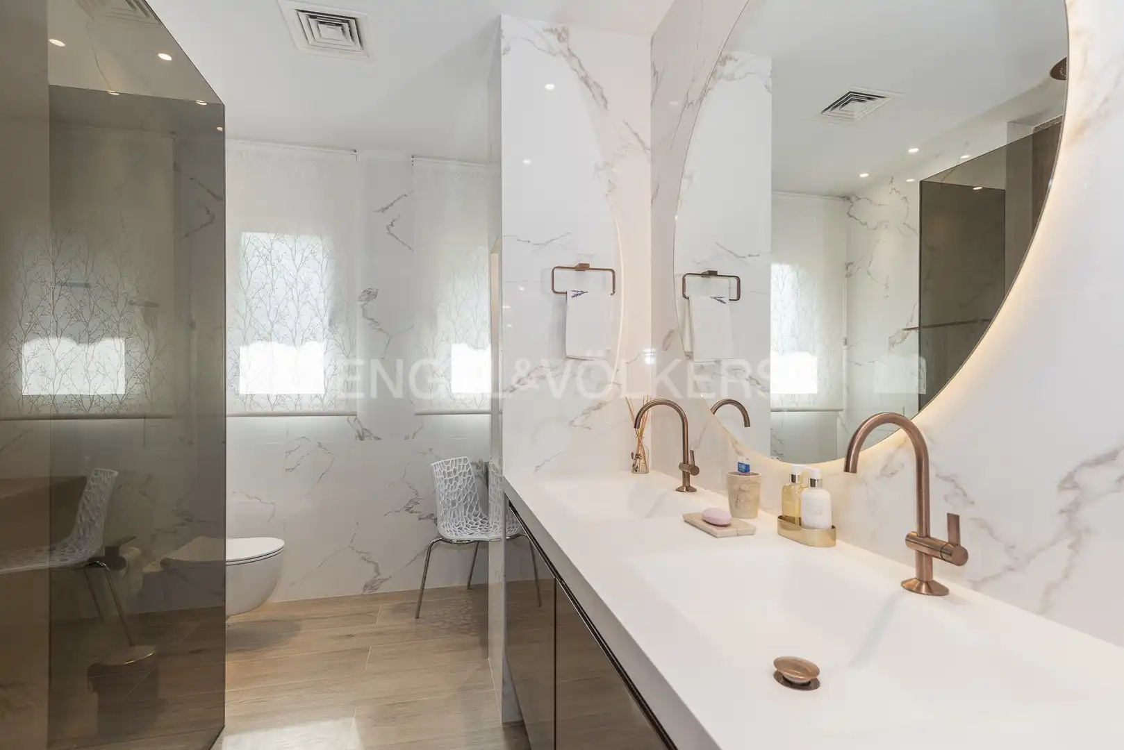 Bany de Casa o xalet en venda en Vilanova i la Geltrú amb Aire condicionat, Calefacció i Jardí privat