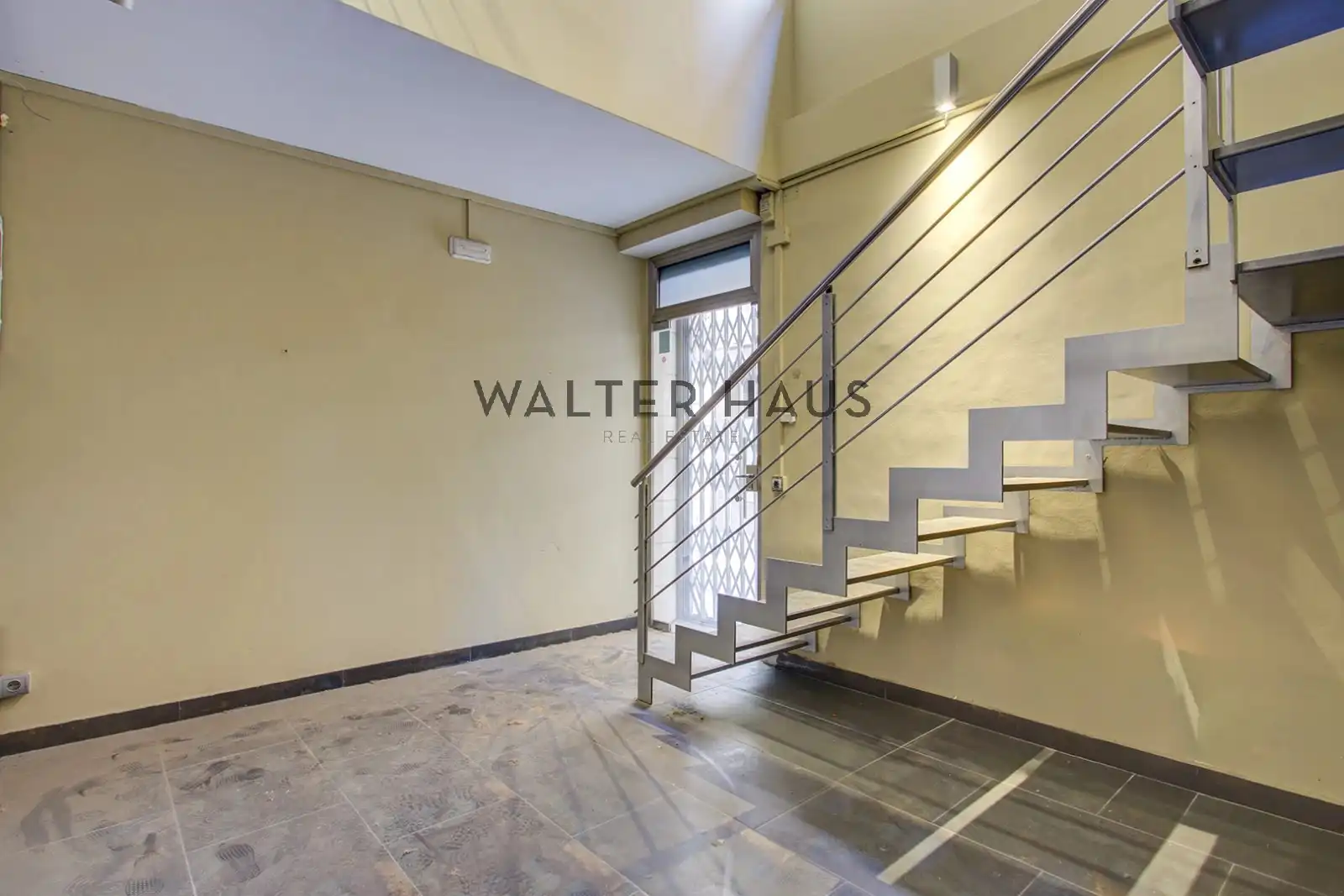 Office for sale in Barcelona  with Air Conditioner