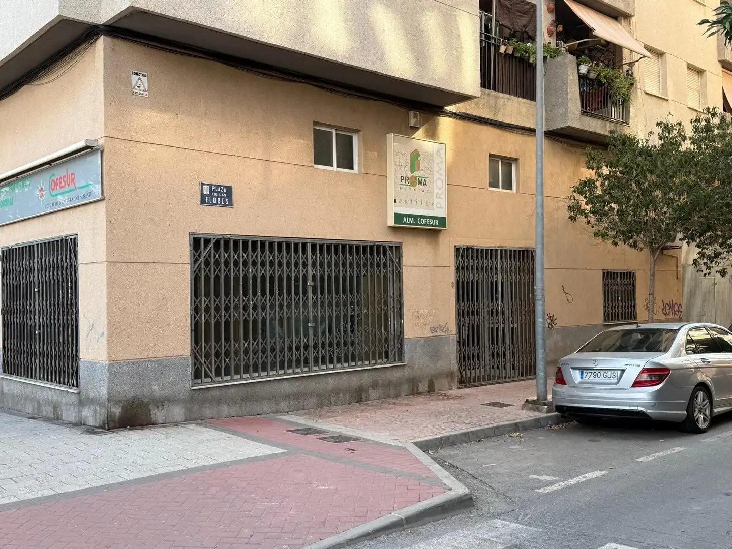 Local comercial en venta en Calle de las Flores 8, imagen 2